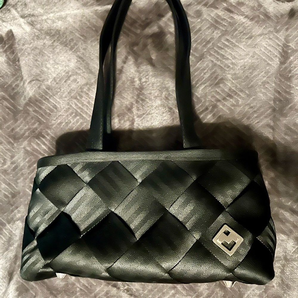 Maggie Seatbelt Bag